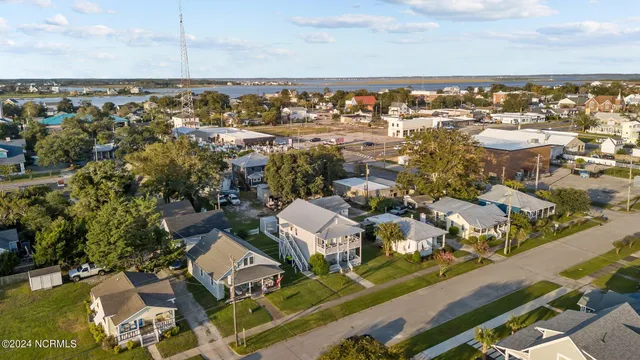 $2,250 | 1406 Evans Street, Unit B, Morehead City, NC 28557