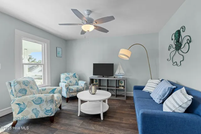 $2,250 | 1406 Evans Street, Unit B, Morehead City, NC 28557