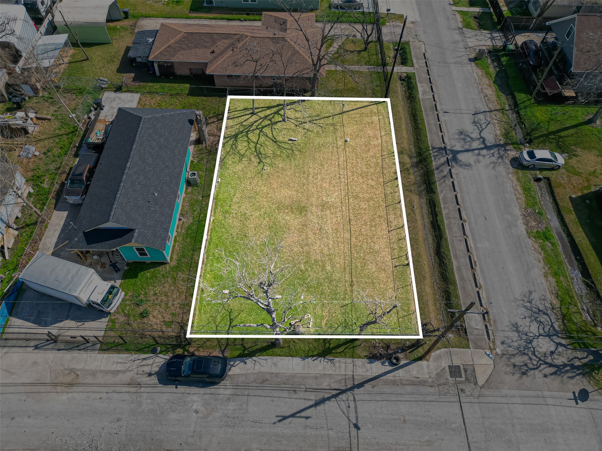7902 Pointer Street Houston, TX 77016 - Photo 10 of 24 a view of a bird bath