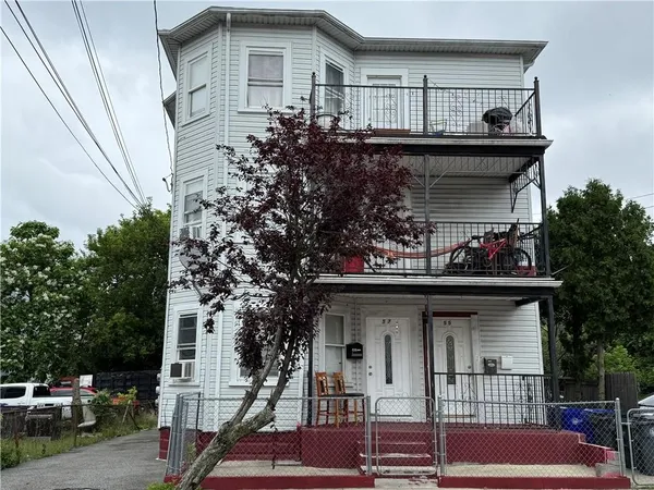 $1,900 | 179 Harold Street, Unit 3, Providence, RI 02908