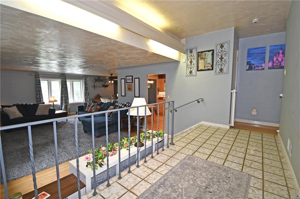 4944 Plymouth Road Pittsburgh, PA 15227 - Photo 3 of 41