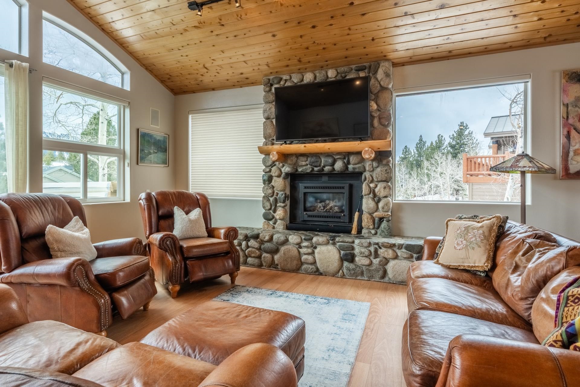 323 Wagon Wheel Road Mammoth Lakes, CA 93546 - Photo 11 of 38 Gallery Image 11