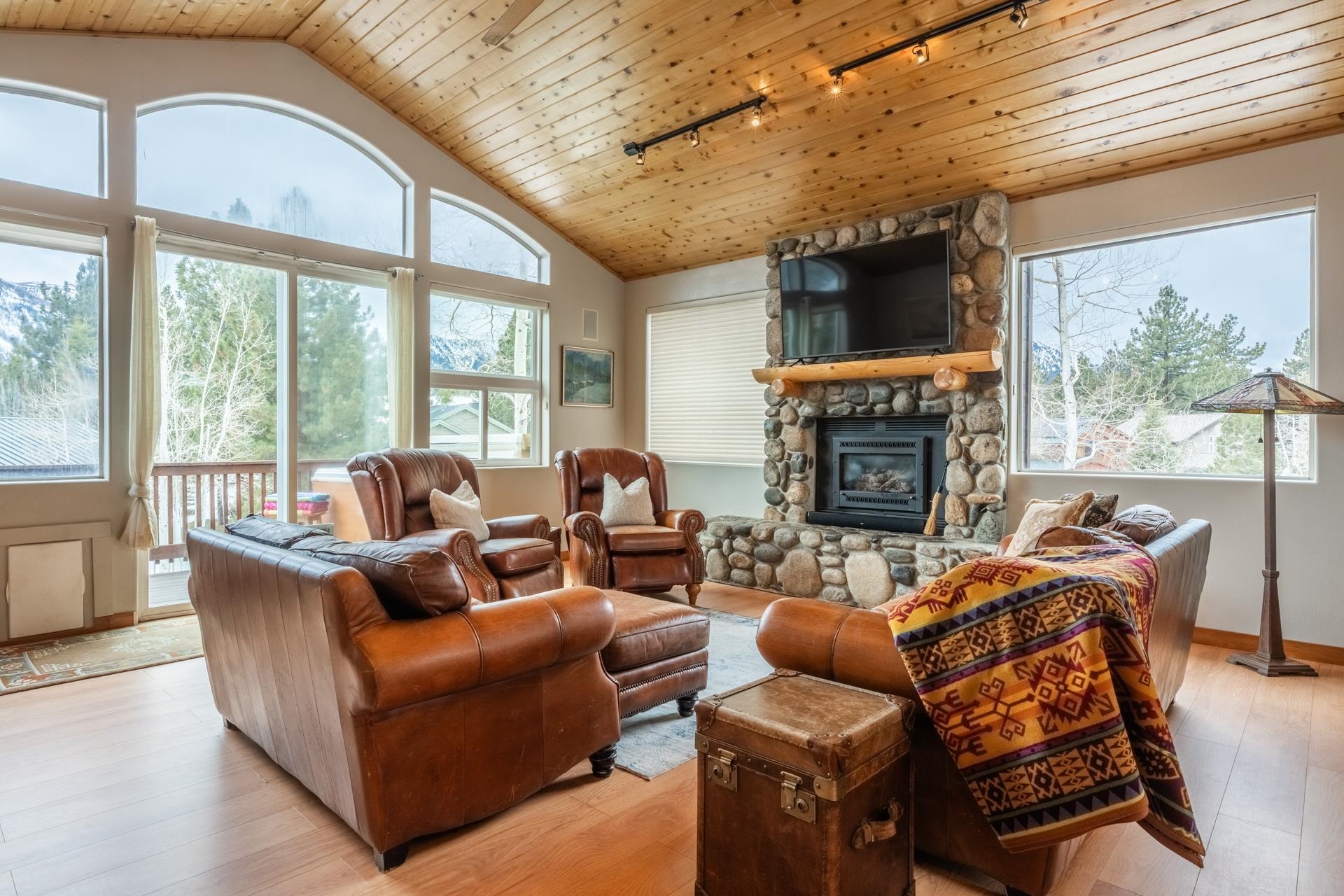 323 Wagon Wheel Road Mammoth Lakes, CA 93546 - Photo 13 of 38 Gallery Image 13