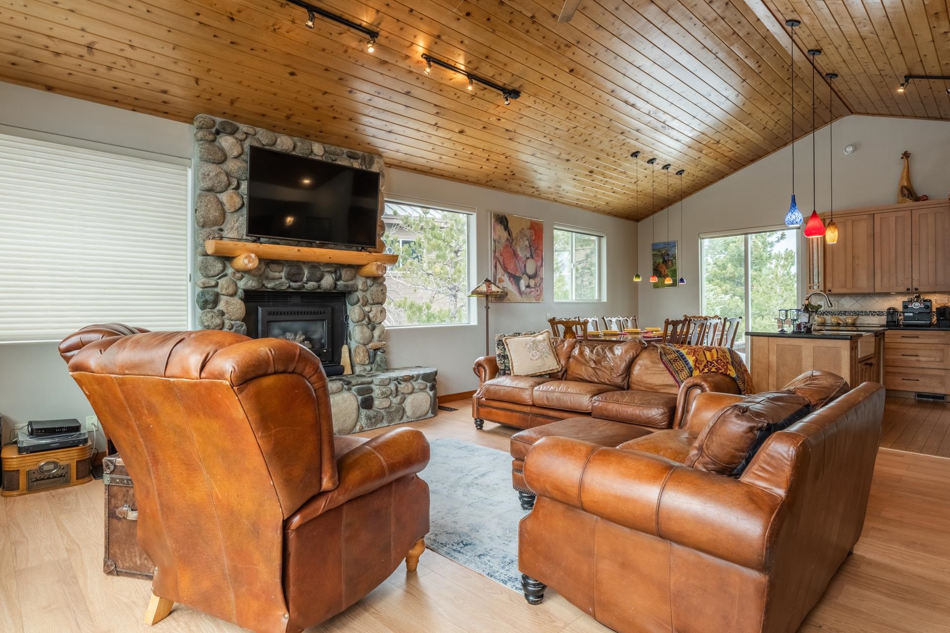 323 Wagon Wheel Road Mammoth Lakes, CA 93546 - Photo 10 of 38 Gallery Image 10