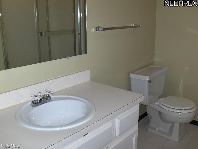 16585 Wren Road, Unit 4A Bainbridge, OH 44023 - Photo 7 of 14 Master bath