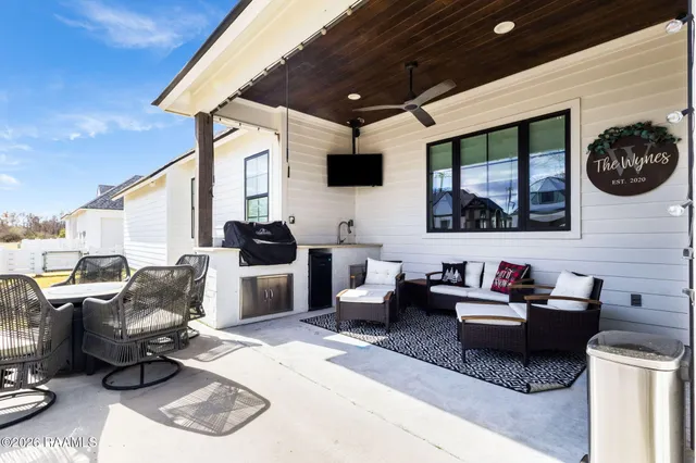 $394,800 | 101 Tea Rose Drive, Broussard, LA 70518