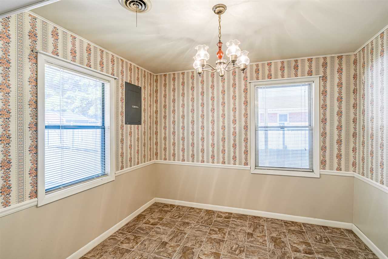 4862 Verne Road Memphis, TN 38117 - Photo 11 of 23 View of the dining room.
