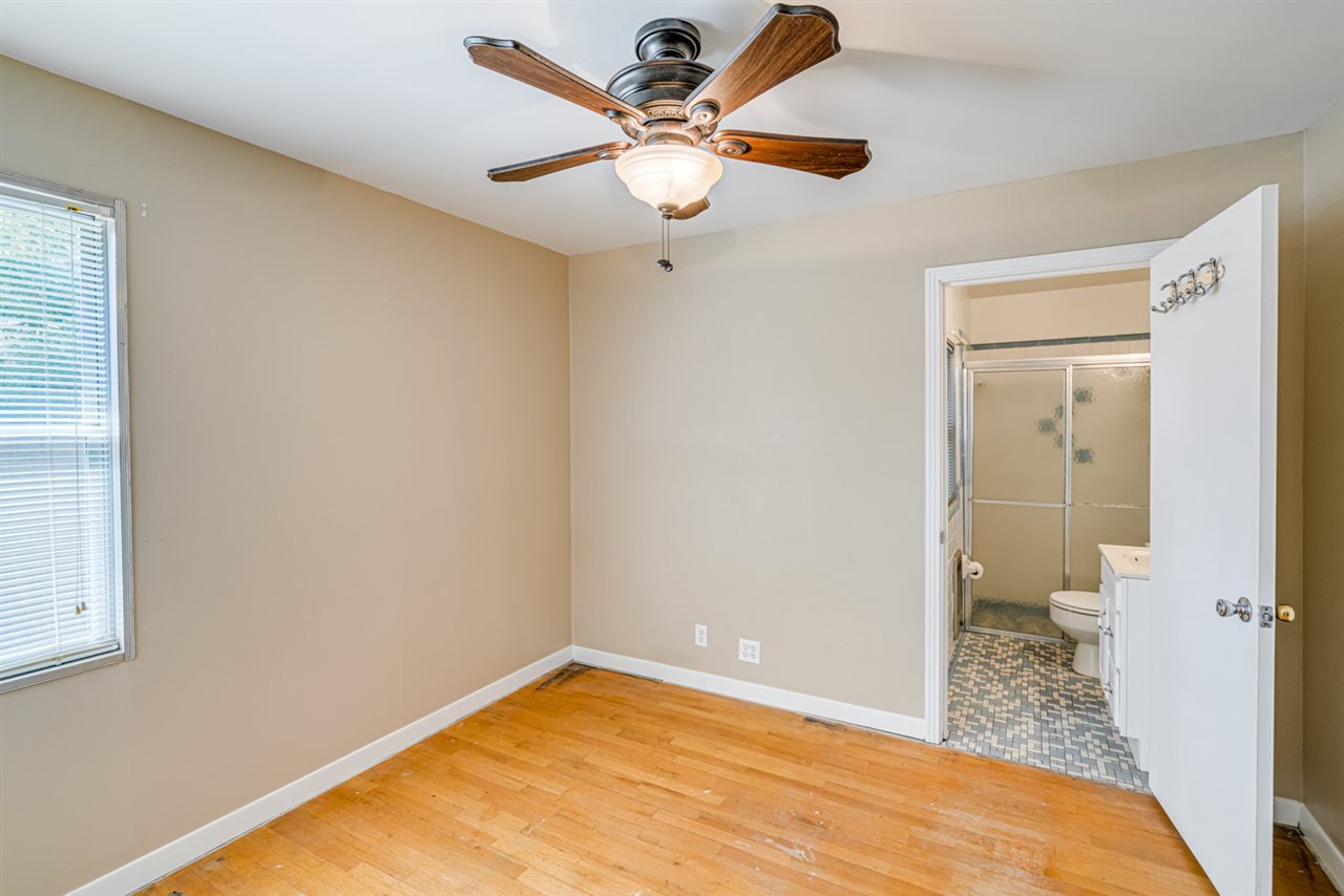 4862 Verne Road Memphis, TN 38117 - Photo 15 of 23 Primary bedroom with attached bath.