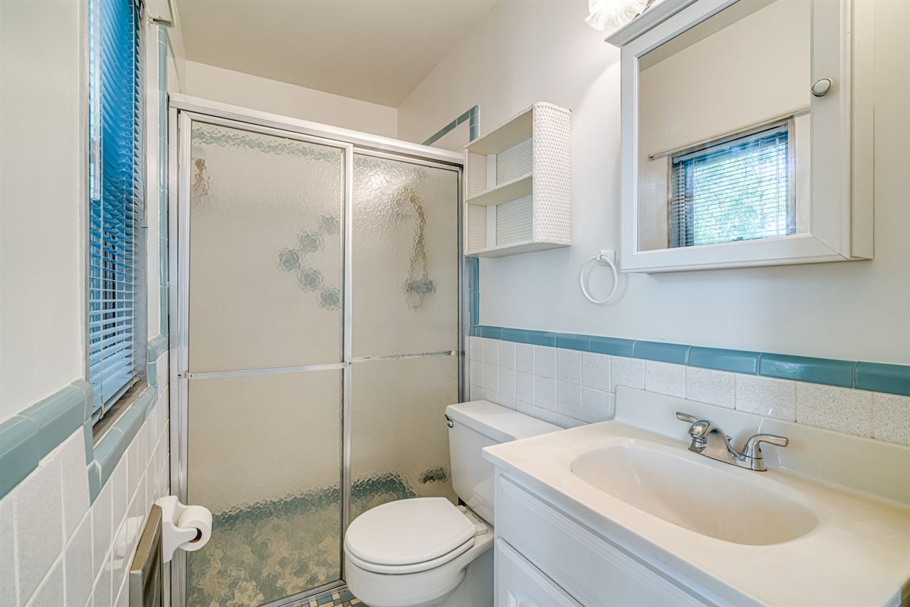 4862 Verne Road Memphis, TN 38117 - Photo 16 of 23 Primary full bathroom.