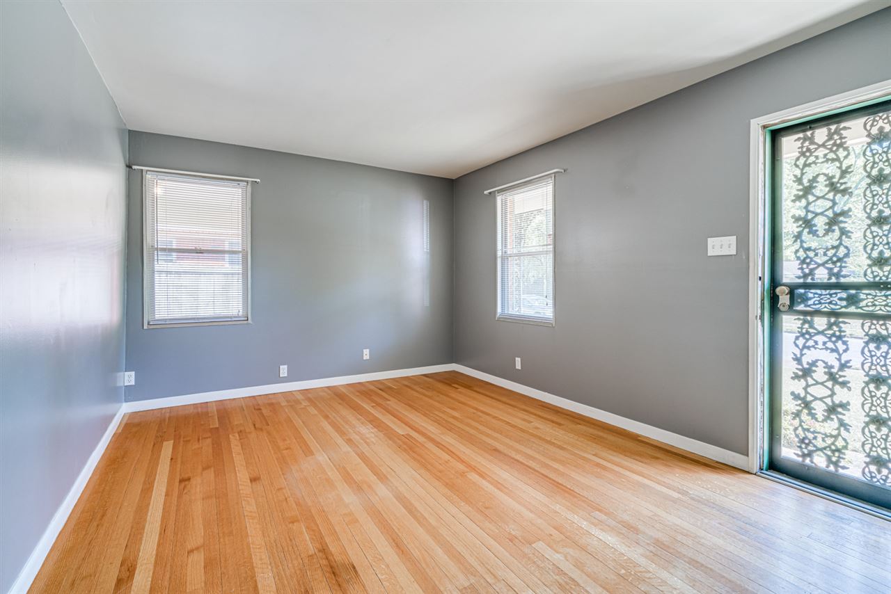 4862 Verne Road Memphis, TN 38117 - Photo 6 of 23 Another view of the living room.