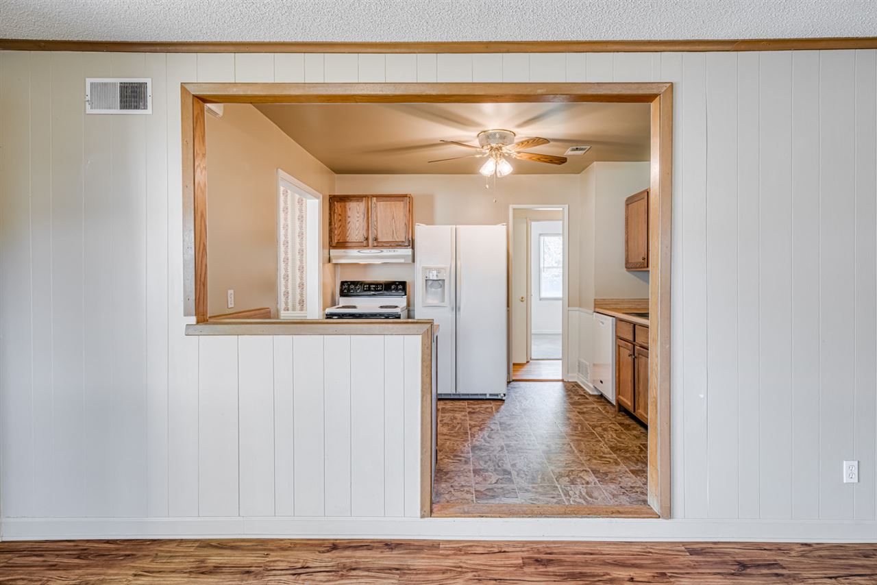 4862 Verne Road Memphis, TN 38117 - Photo 7 of 23 Looking into the kitchen from the den.