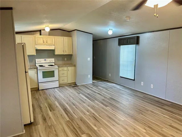 $1,325 | 1522 16th Street, Unit 5, Rockport, TX 78382