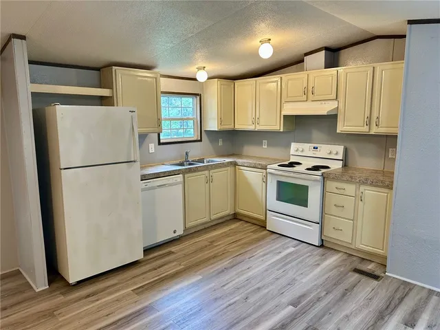 $1,325 | 1522 16th Street, Unit 5, Rockport, TX 78382