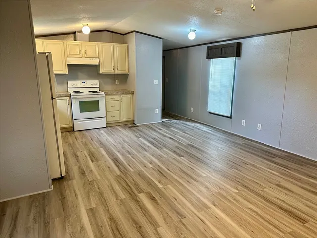 $1,325 | 1522 16th Street, Unit 5, Rockport, TX 78382