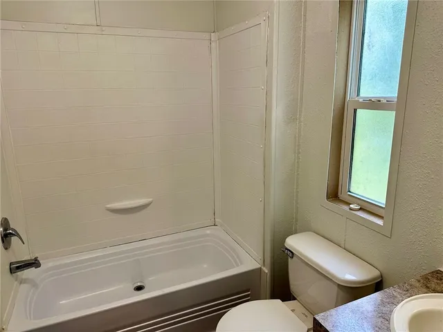 $1,325 | 1522 16th Street, Unit 5, Rockport, TX 78382