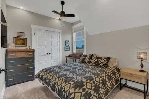 a view of livingroom with furniture