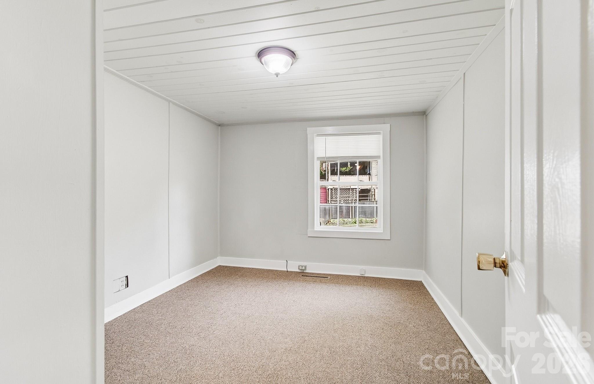 438 Loop Road Hendersonville, NC 28792 - Photo 10 of 40