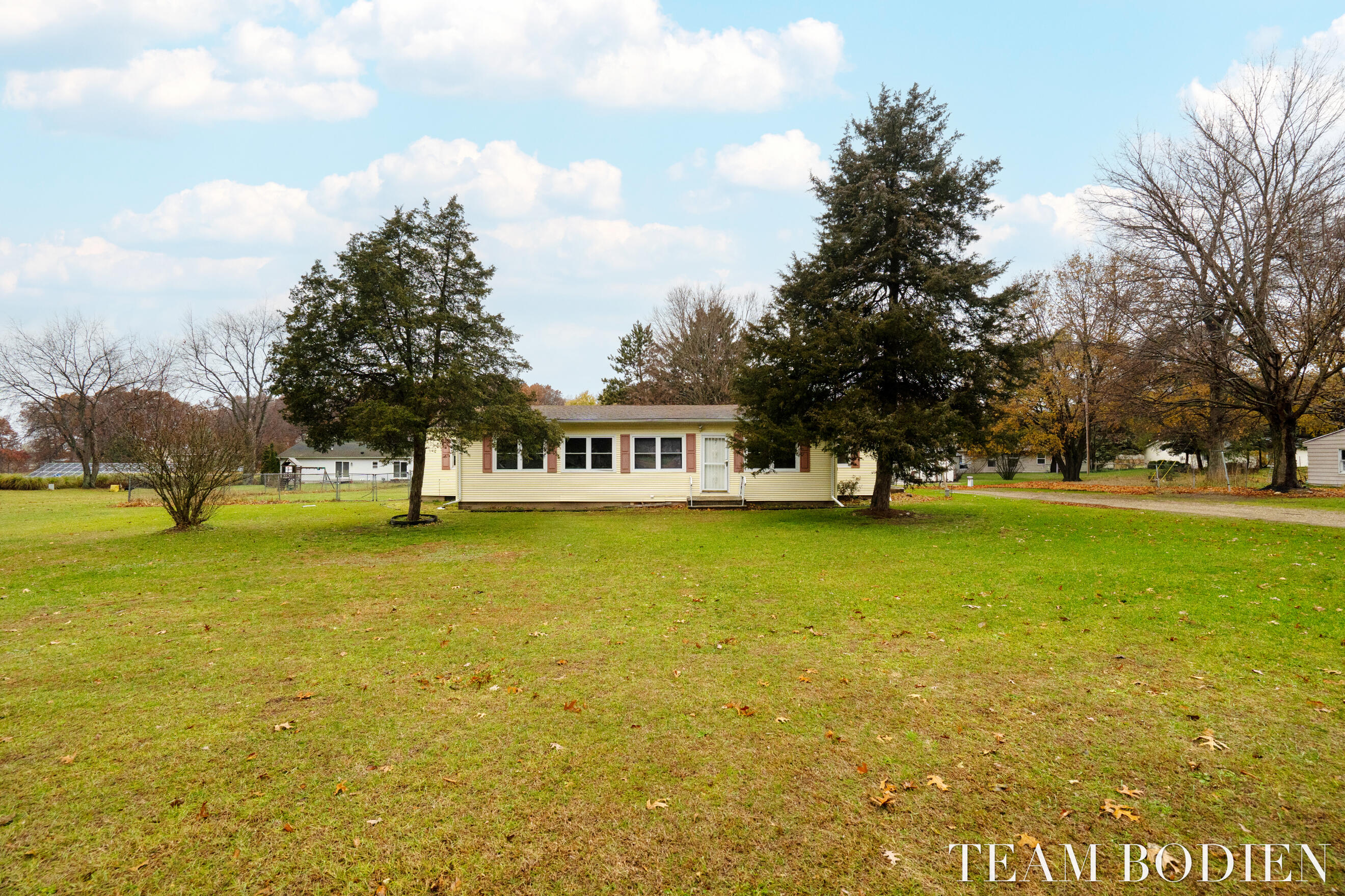 42658 82nd Avenue Decatur, MI 49045 - Photo 2 of 20 DSC02325