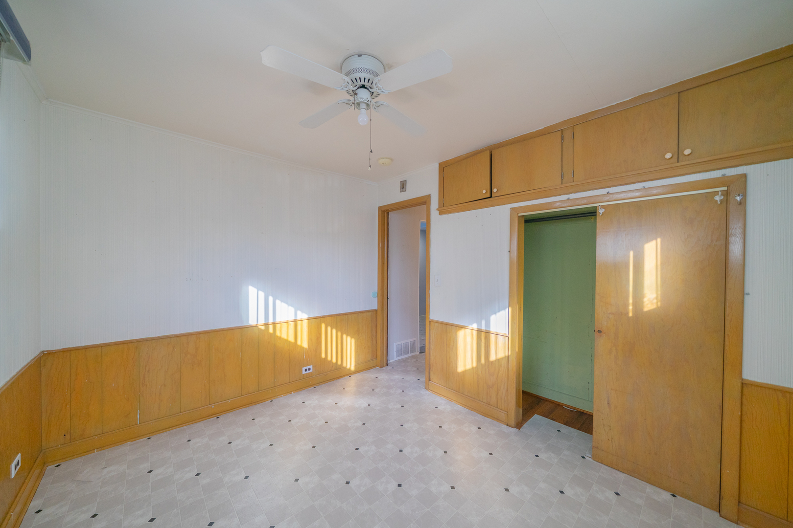 3437 Scott Street Franklin Park, IL 60131 - Photo 14 of 44 a view of an empty room