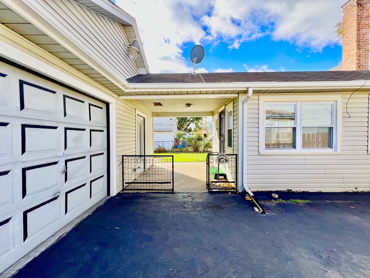 3437 Scott Street Franklin Park, IL 60131 - Photo 40 of 44 a view of an entryway with a door