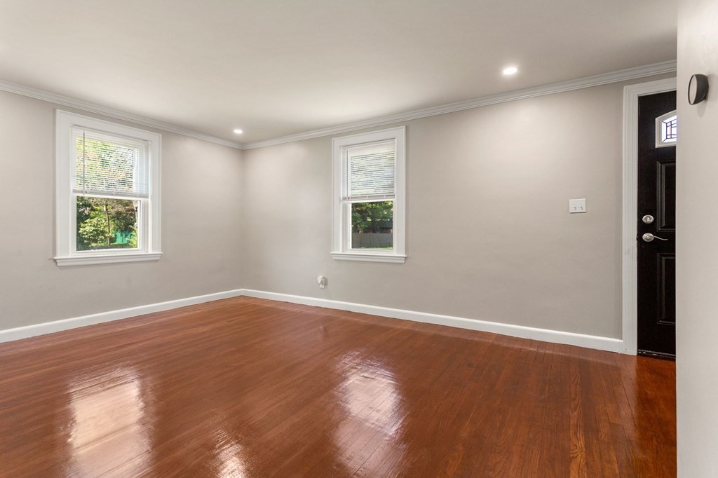 10 Hampton Street Saugus, MA 01906 - Photo 9 of 23