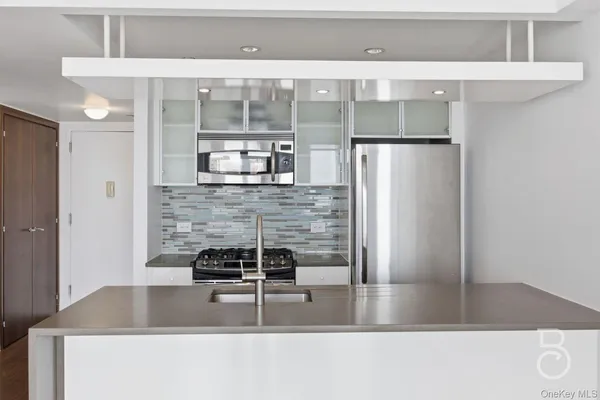 $689,000 | 21-24 30th Avenue, Unit 4A | Astoria