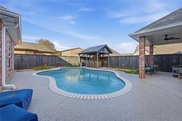 $495,000 | 615 Willowridge Drive, Luling, LA 70070