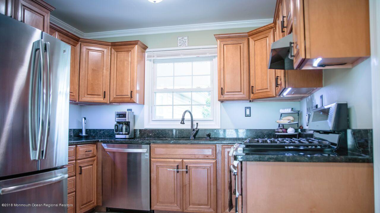4 Brandon Road Marlboro, NJ 07746 - Photo 9 of 30 lDVpKE_g.jpeg