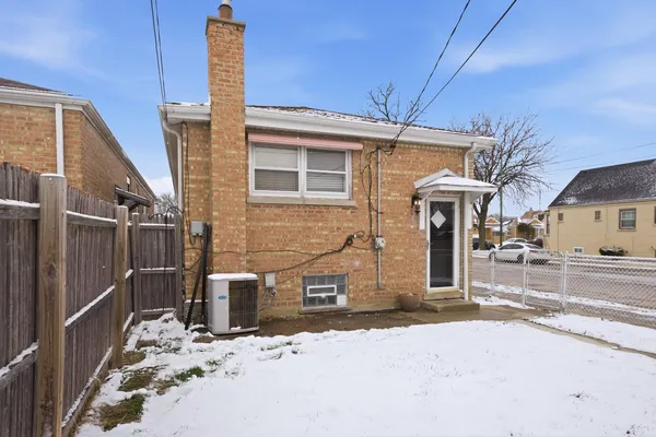 $324,900 | 3701 West 80th Street, Chicago, IL 60652