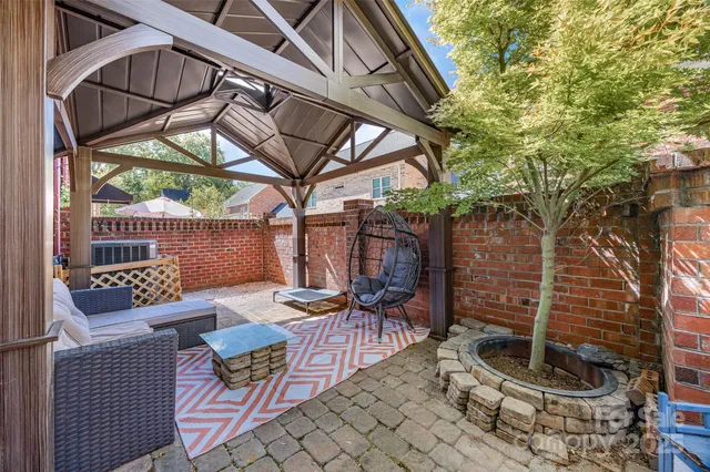 a house view with a outdoor space