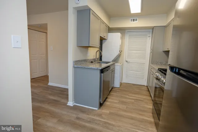 $2,442 | 8343 Irongate Way, Manassas, VA 20109