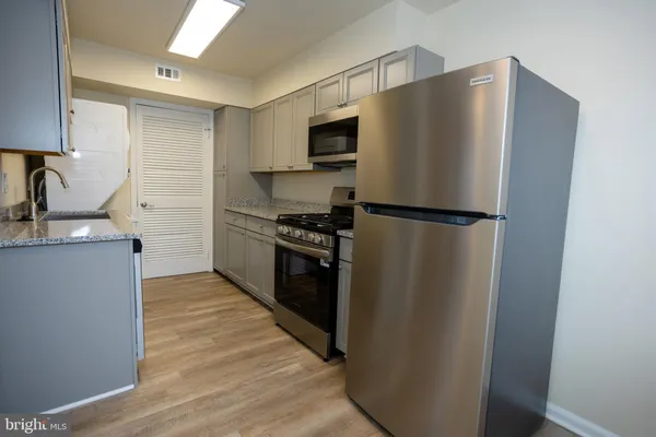 $2,242 | 8343 Irongate Way, Manassas, VA 20109