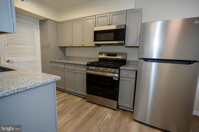 $2,442 | 8343 Irongate Way, Manassas, VA 20109