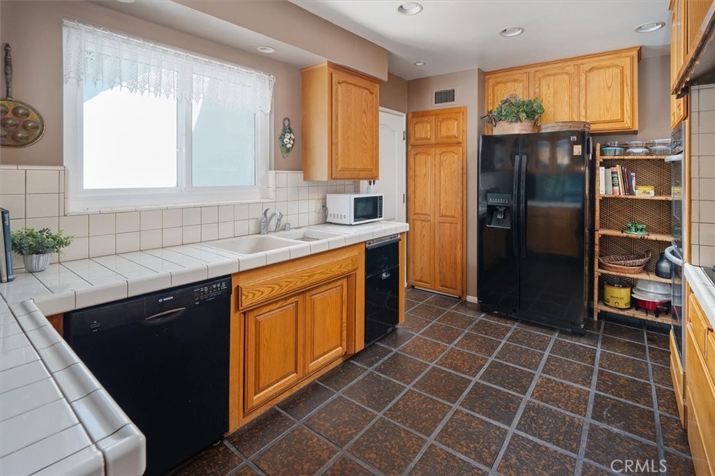 3342 Dunsmere Road Glendale, CA 91206 - Photo 12 of 39