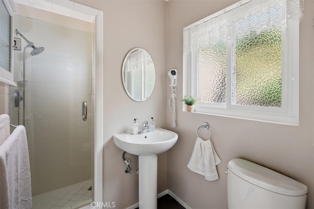 3342 Dunsmere Road Glendale, CA 91206 - Photo 17 of 39