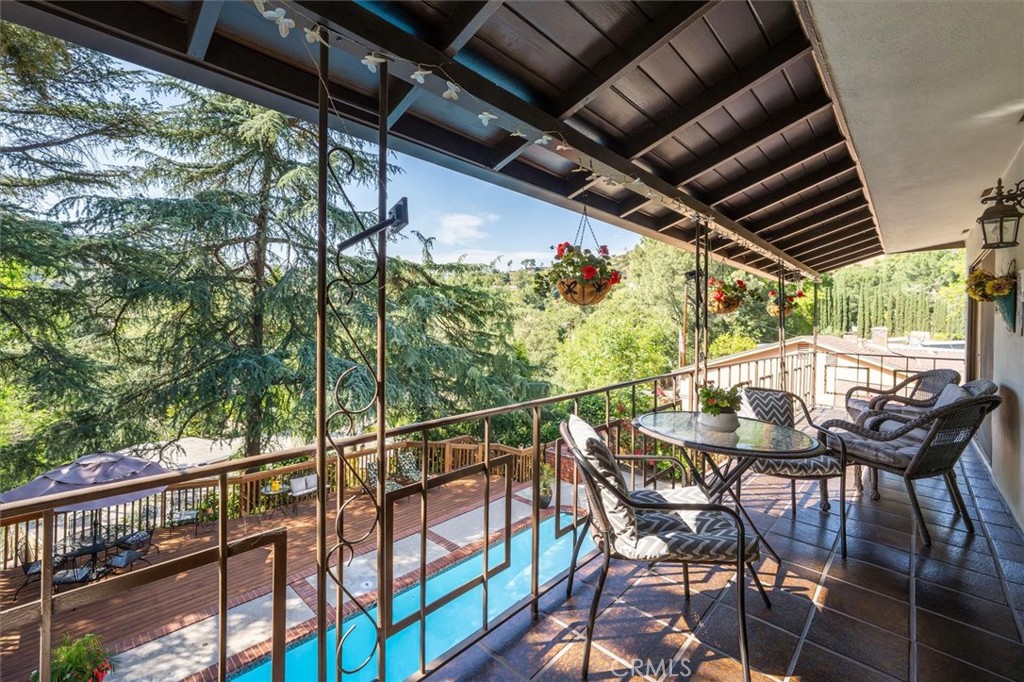 3342 Dunsmere Road Glendale, CA 91206 - Photo 3 of 39