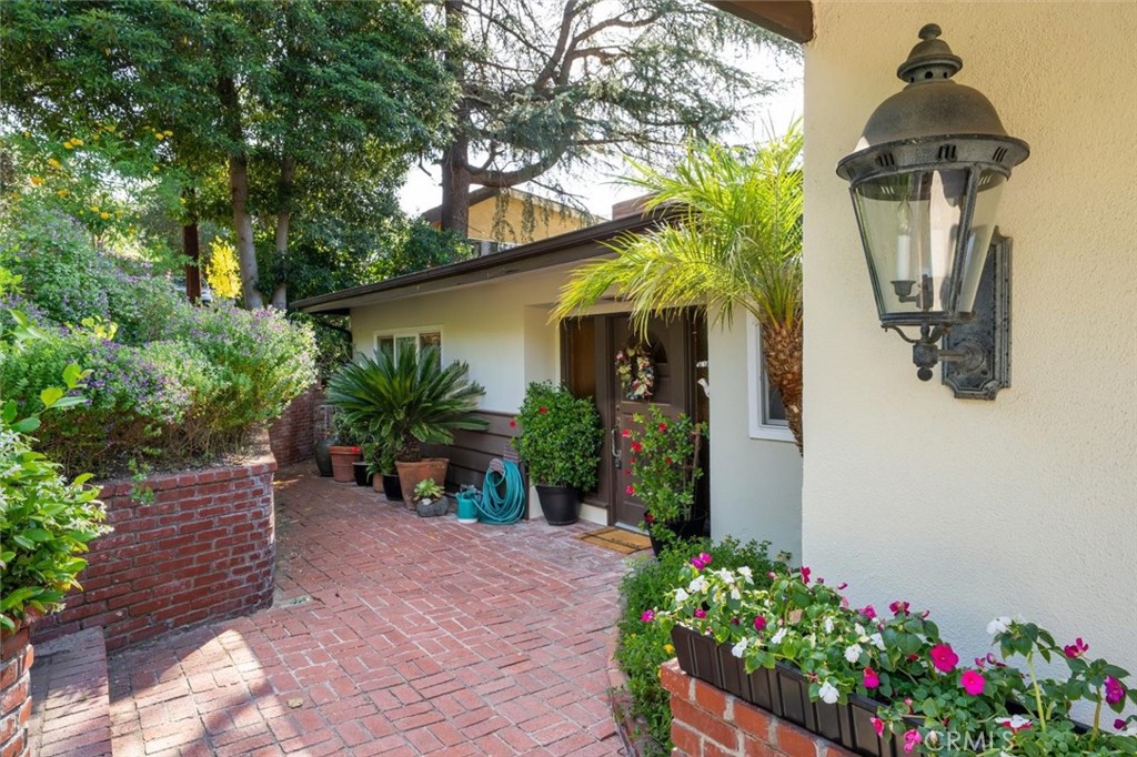 3342 Dunsmere Road Glendale, CA 91206 - Photo 4 of 39