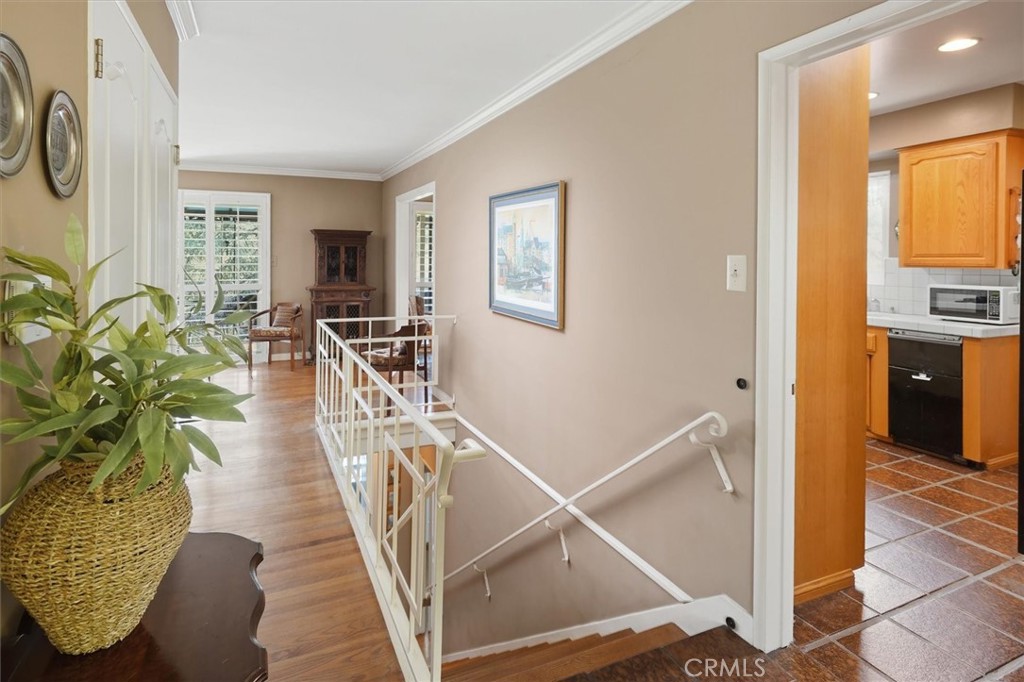 3342 Dunsmere Road Glendale, CA 91206 - Photo 5 of 39