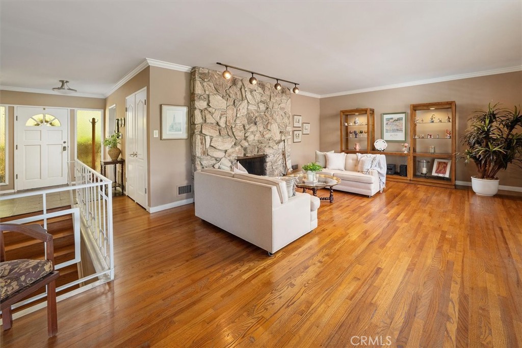 3342 Dunsmere Road Glendale, CA 91206 - Photo 6 of 39