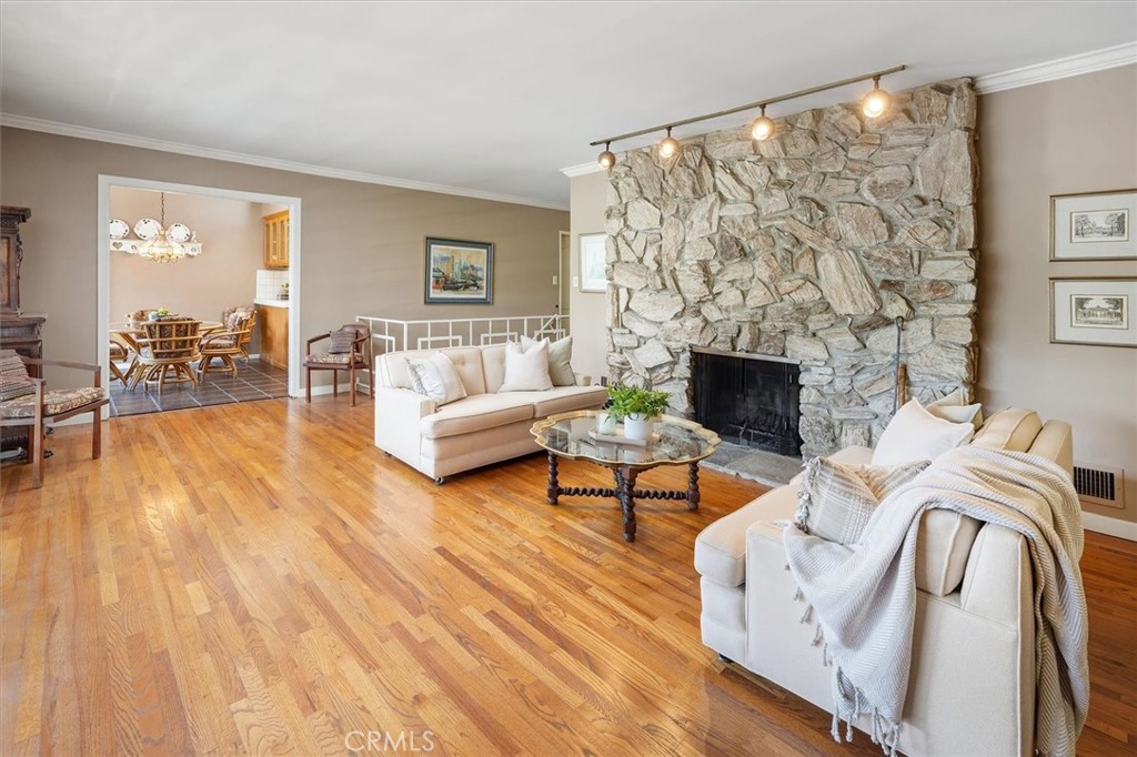 3342 Dunsmere Road Glendale, CA 91206 - Photo 9 of 39