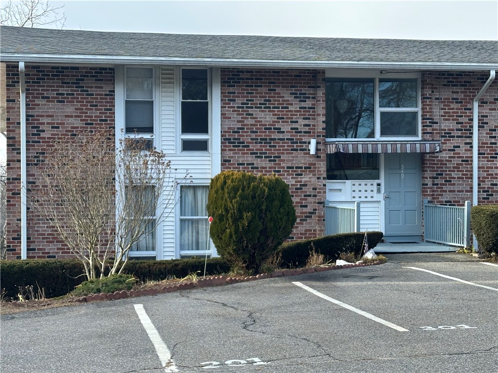 349 Main Road, Unit 202 Tiverton, RI 02878 - Photo 2 of 26