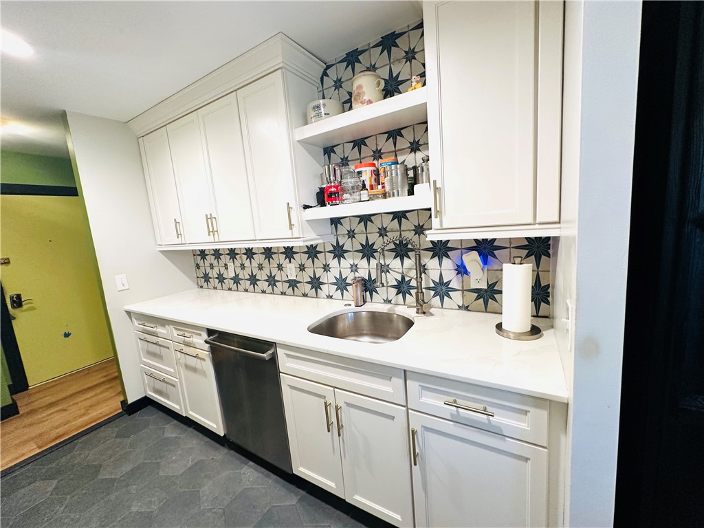 349 Main Road, Unit 202 Tiverton, RI 02878 - Photo 7 of 26