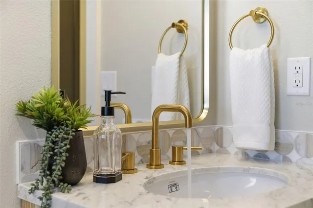 $567,900 | 6135 Tanglewood Drive Northeast, St. Petersburg, FL 33703