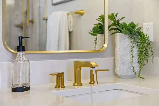 $567,900 | 6135 Tanglewood Drive Northeast, St. Petersburg, FL 33703