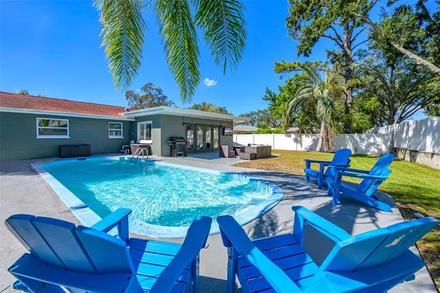 $567,900 | 6135 Tanglewood Drive Northeast, St. Petersburg, FL 33703