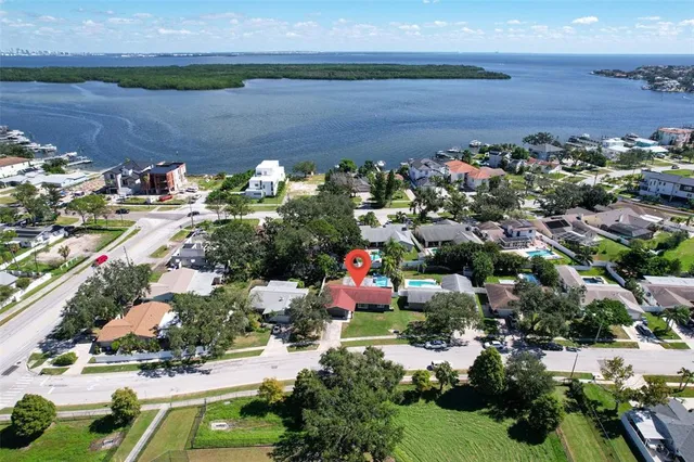 $567,900 | 6135 Tanglewood Drive Northeast, St. Petersburg, FL 33703