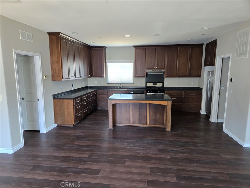 10467 Gramercy Place Riverside, CA 92505 - Photo 3 of 26