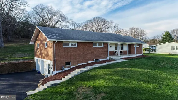 $345,000 | 16529 Oak Crest Lane Southwest, Cumberland, MD 21502