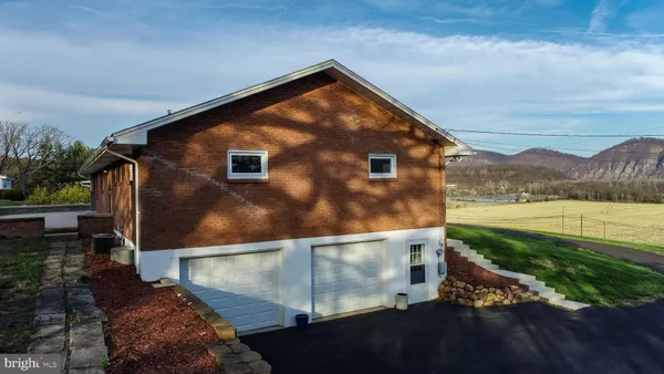 $345,000 | 16529 Oak Crest Lane Southwest, Cumberland, MD 21502