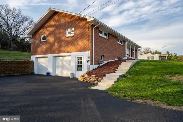 $345,000 | 16529 Oak Crest Lane Southwest, Cumberland, MD 21502